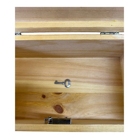 Vintage and Lane Mini Cedar Chest Mother & Child P Buckley Moss - Picture 3 of 9